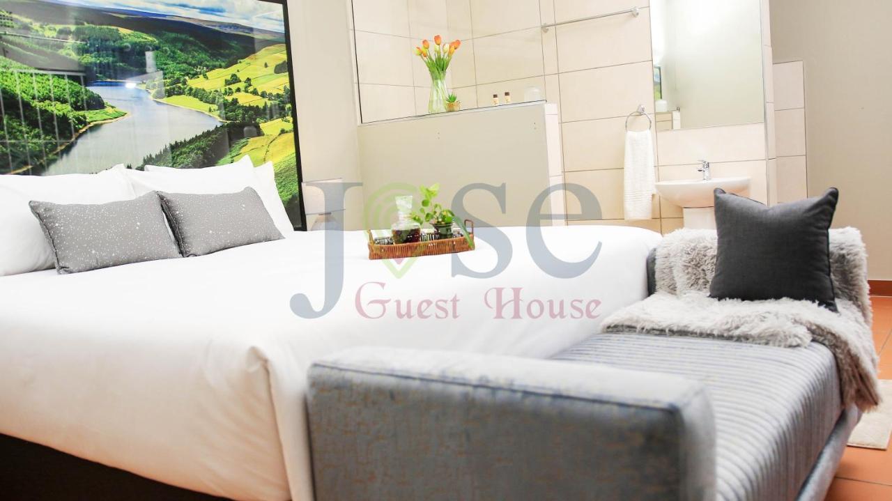 Jose Guesthouse Kempton Park Exterior photo